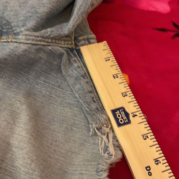 Levi’s Frayed Super Low Denim Shorts Size 11 - Picture 6 of 9